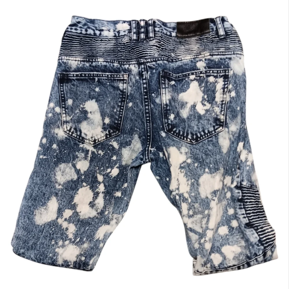 EMBELLISH MEN'S SIZE 30×32.5 CLASSIC ACID WASHED JEANS.